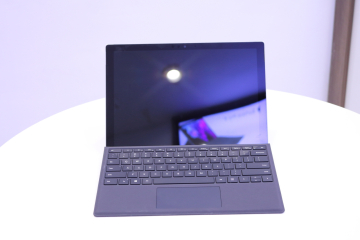 Surface Pro 2017 ( i5/4GB/128GB ) + Type Cover